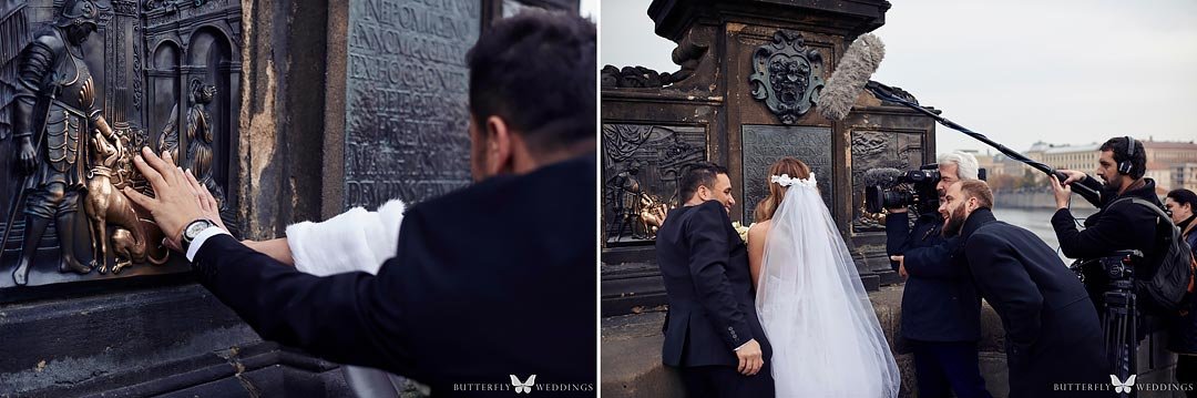 Bride and groom at Charles Bridge photos
