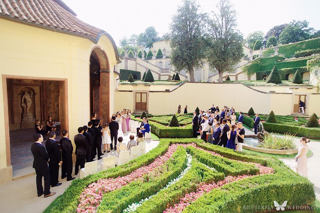 Svatba ve Vrtbovského zahradě v Praze