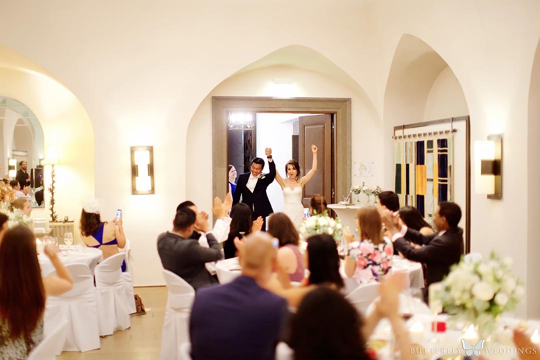 Příchod nevěsty a ženicha na hostinu