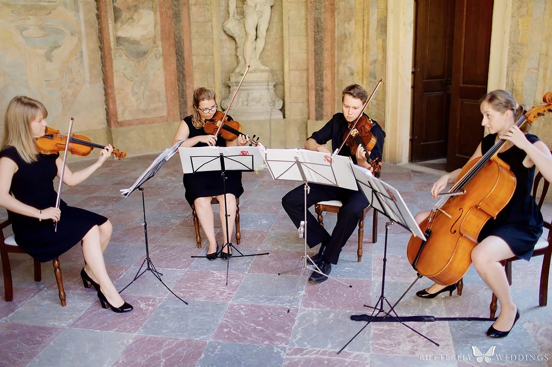 Wedding quartet in Vrtbovska garden<br>