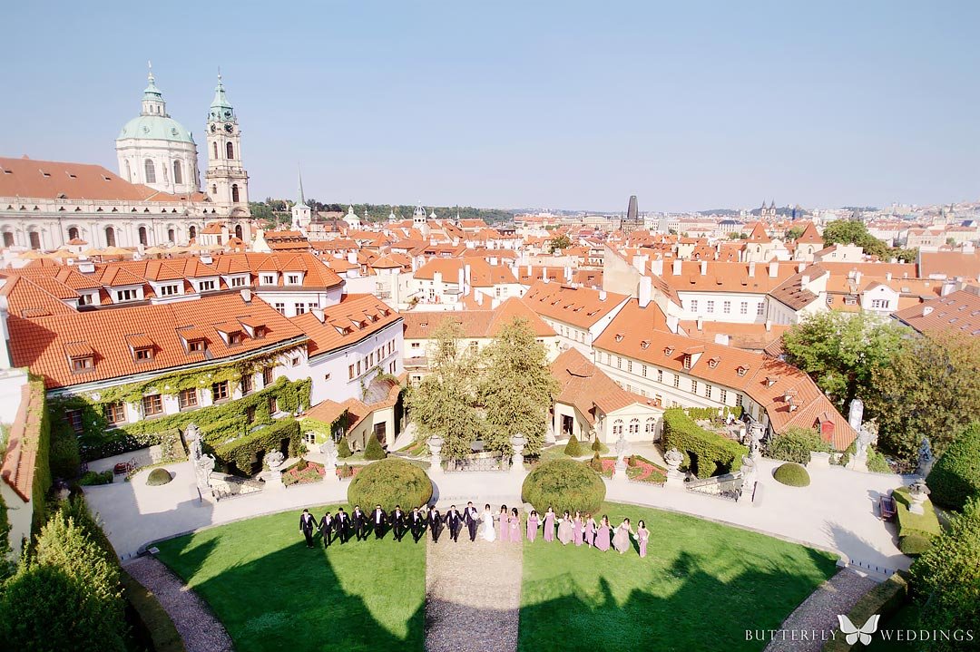 Beautiful wedding in Vrtbovska garden