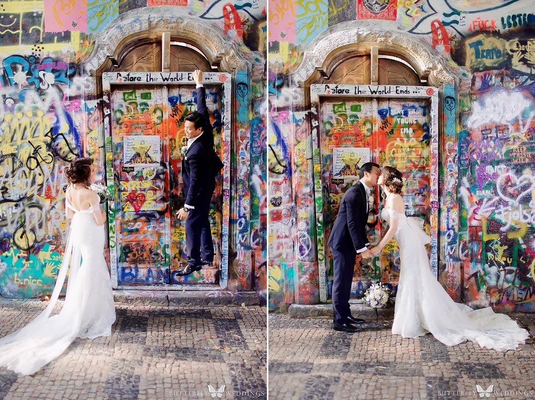 Wedding photos with John Lennon´s wall in Prague