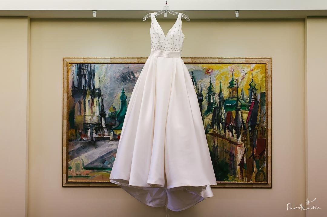 Krásné bílé svatební šaty