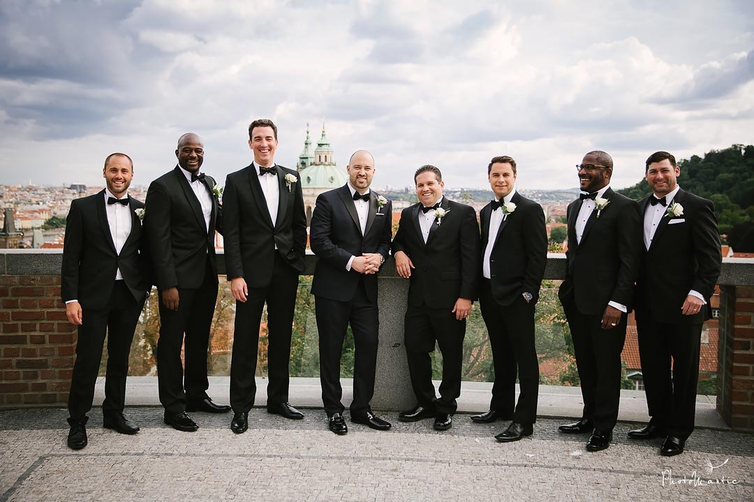 ženich a jeho družba, svatba v Praze