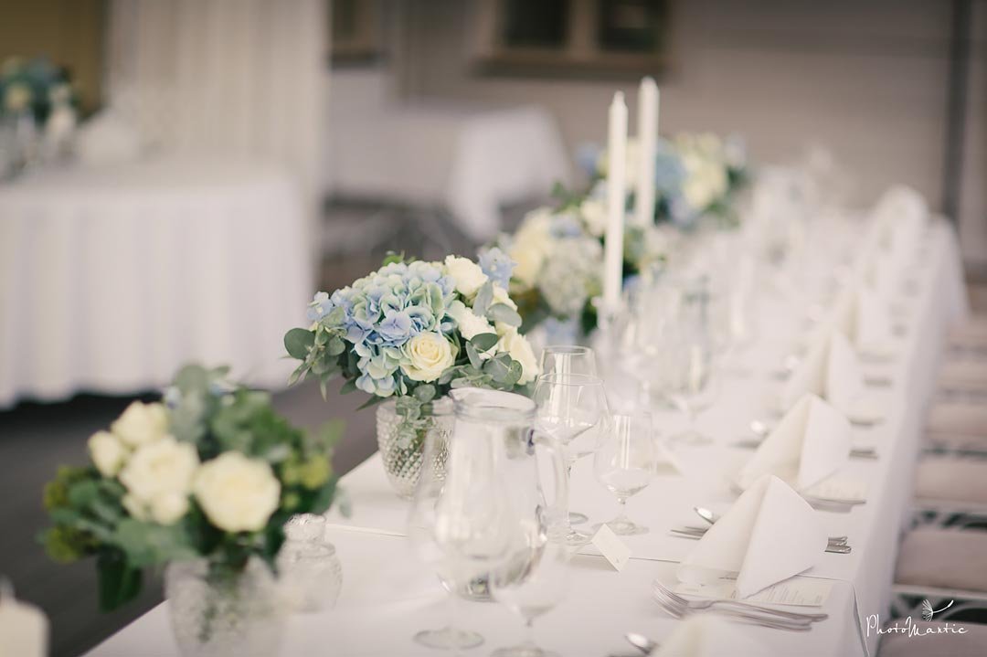 Svatba Villa Richter bílo modrá dekorace