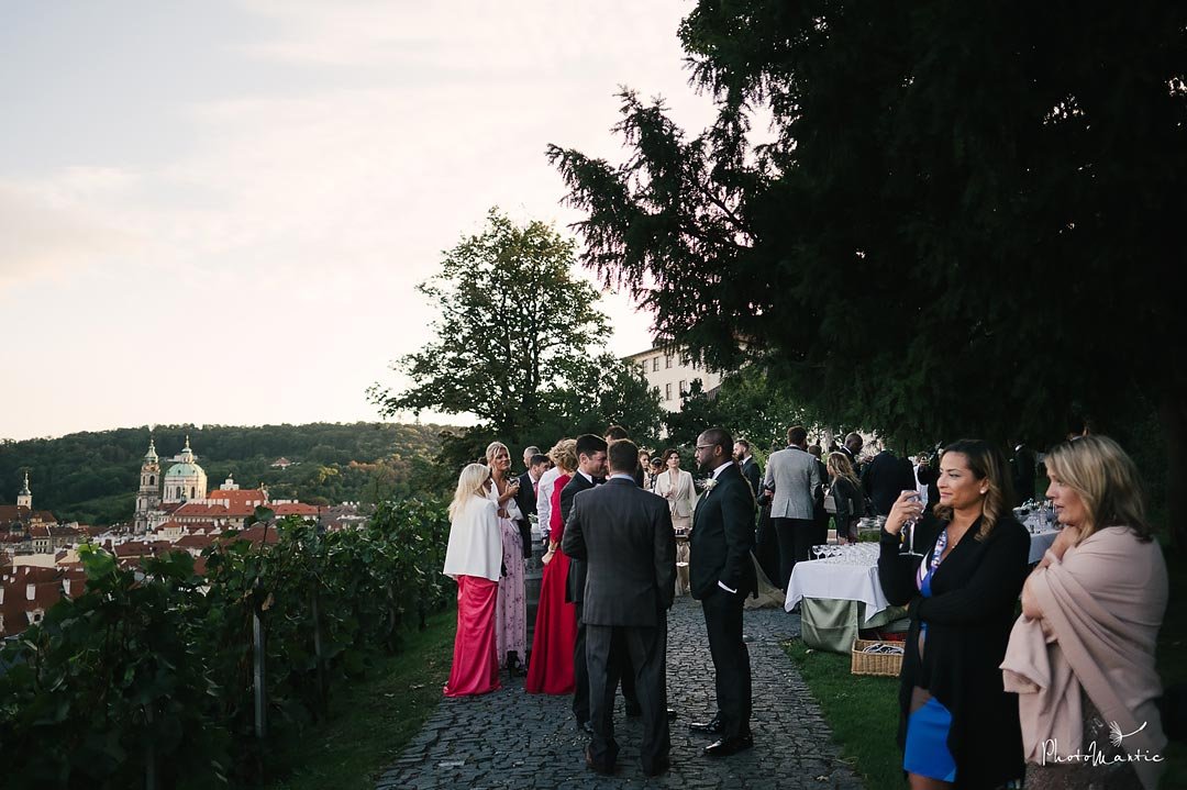 Koktejl hour ve vinici sv. Václava Villa Richter