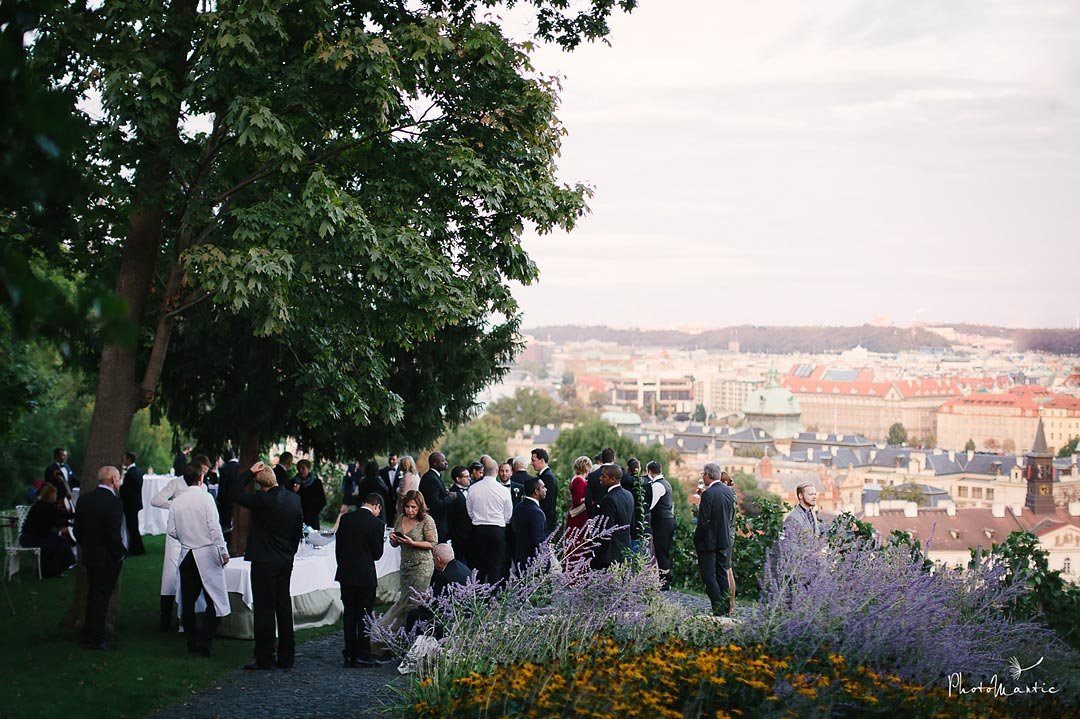 cocktail hour at vineyard villa richter