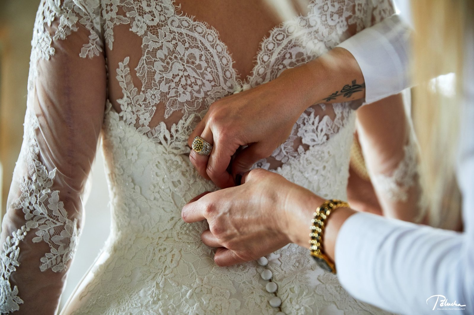 bridal getting ready at chateau mcely