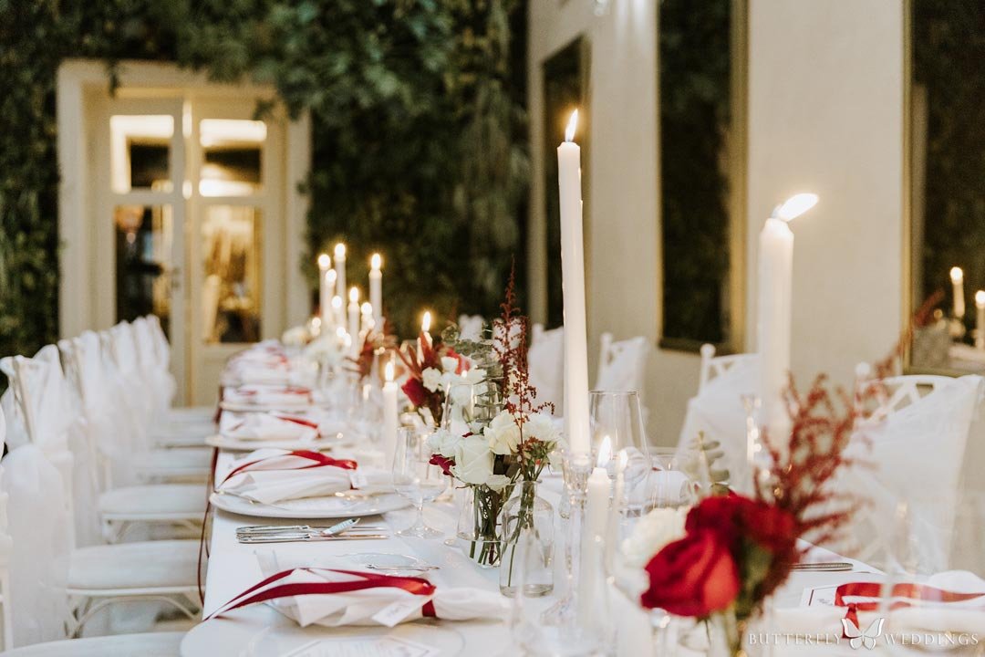 svatební dekorace bordo tmavě červená