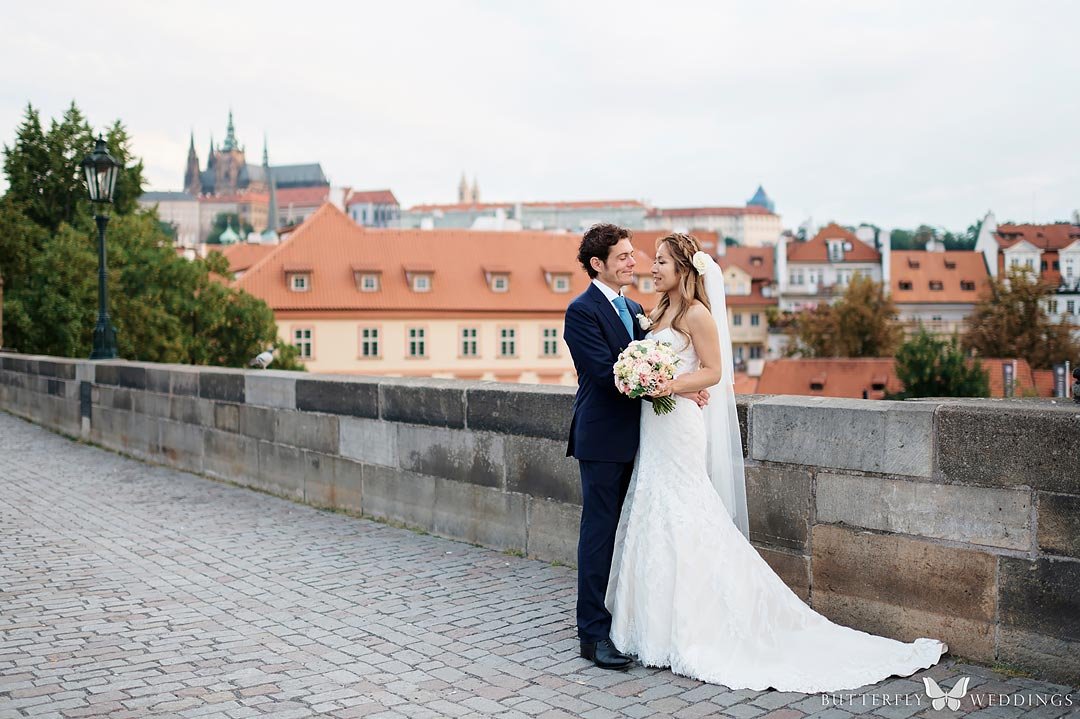 Destination wedding in Prague wedding photos from Charles Bridge