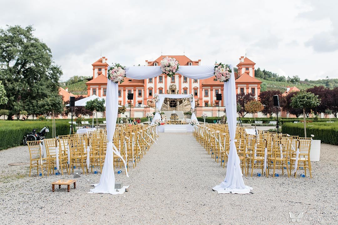wedding ceremony in prague troja chateau