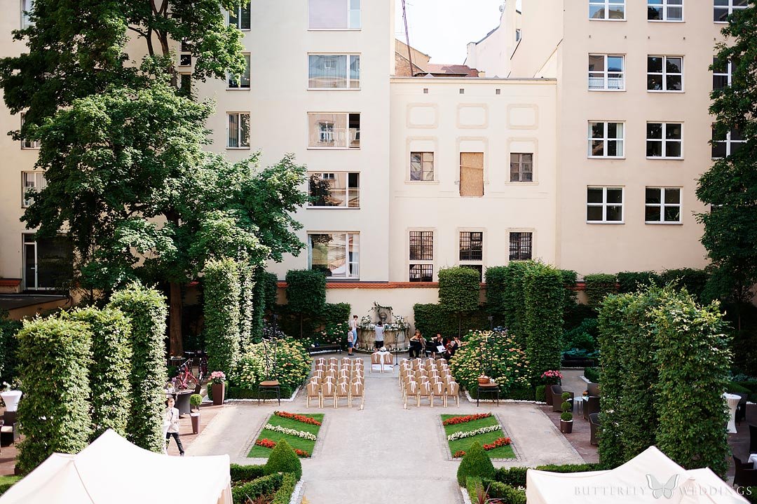 svatební obřad v zahradě v Praze hotel Grand Mark