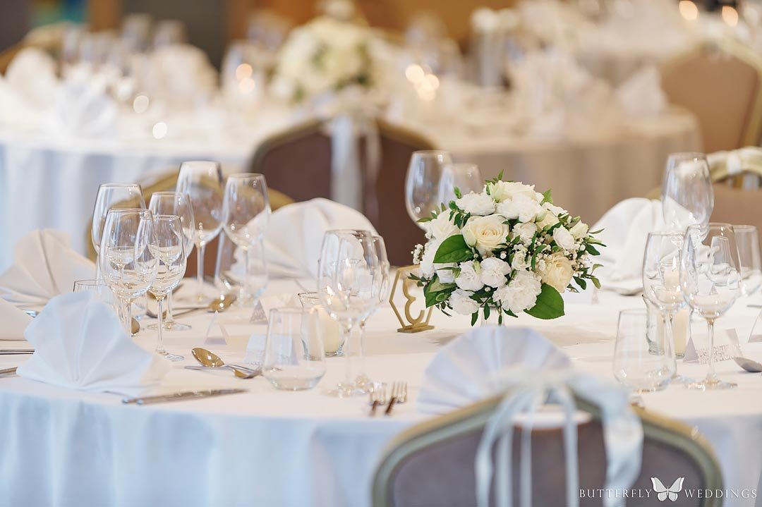 wedding reception in Prague, wedding flowers, white and ivory wedding colours
